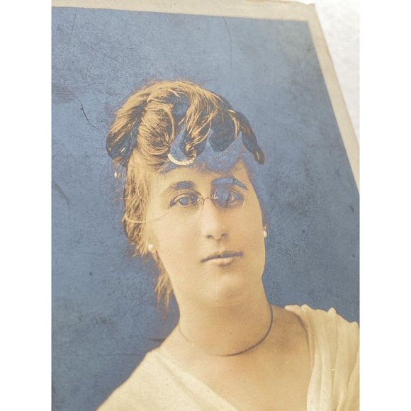 c1910 Young Lady Glasses DeYoung NY Hand Tinted Black White Vintage Postcard - Picture 3 of 5